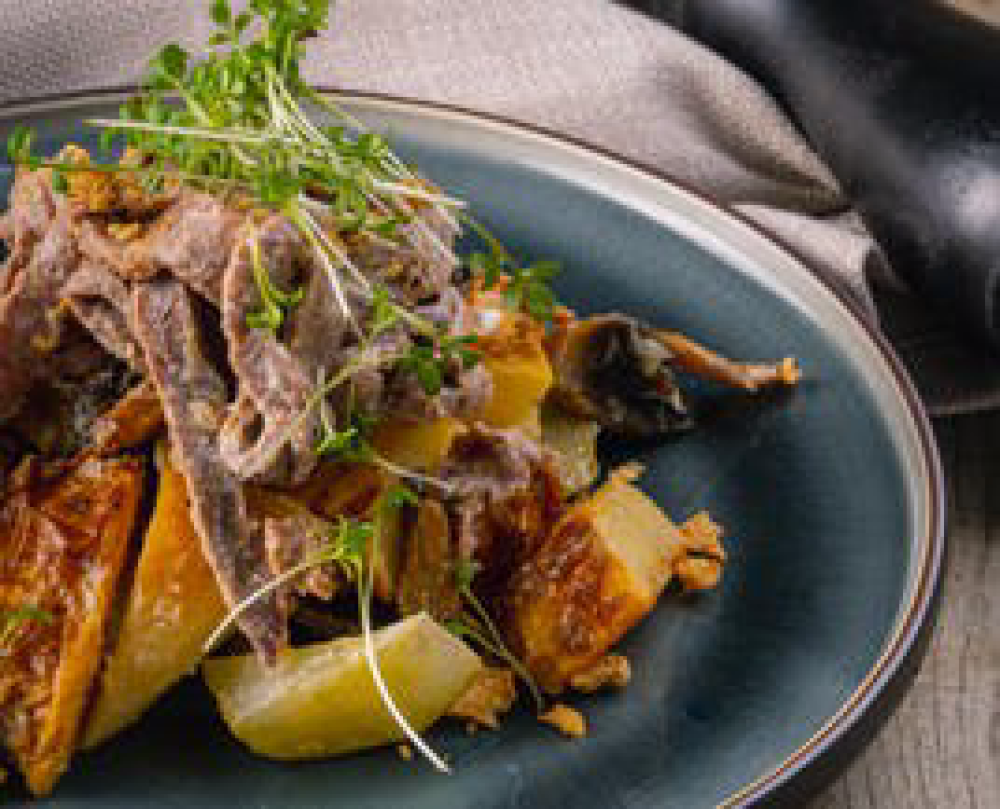 Салат говядина с овощами