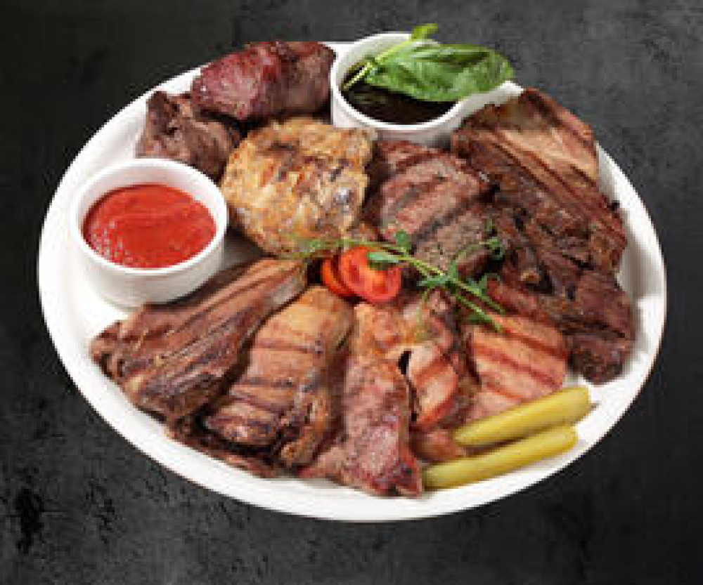 Мясное ассорти горячее на компанию