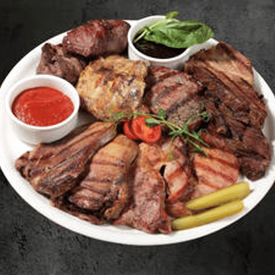 Мясное ассорти горячее на компанию