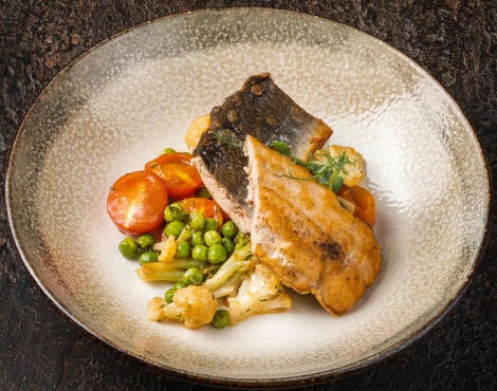 Кета гриль с жареными овощами