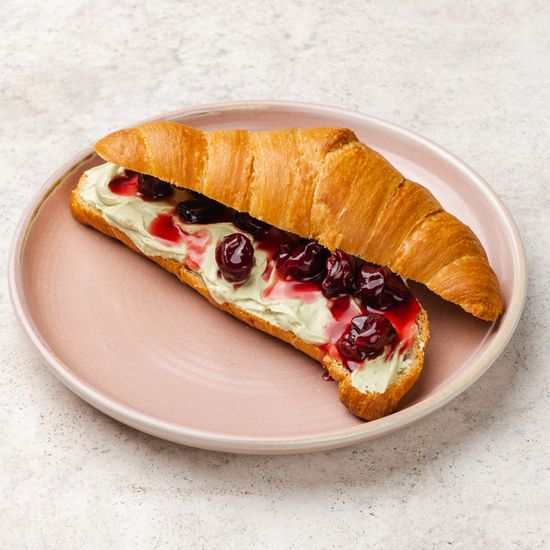 Круассан с фисташковым кремом