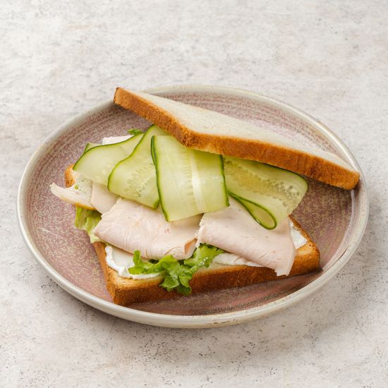 Сэндвич с копченым куриным филе