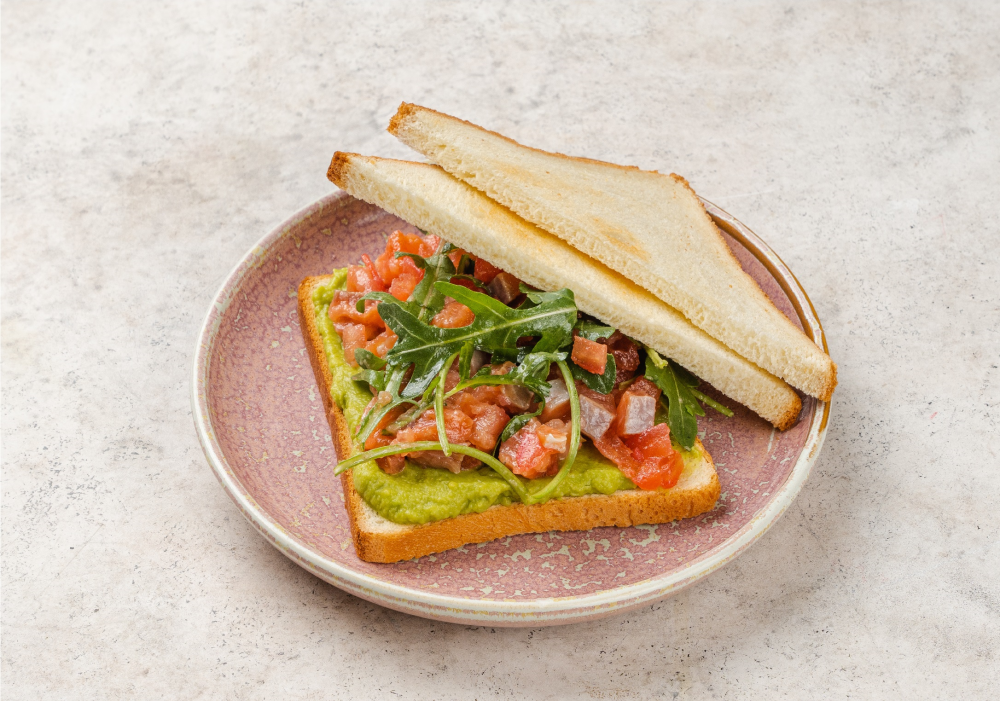 Сэндвич с гуакамоле и кетой