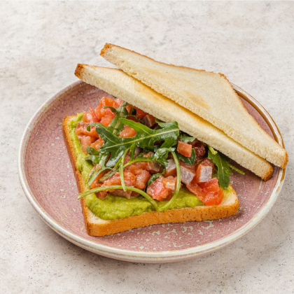 Сэндвич с гуакамоле и кетой