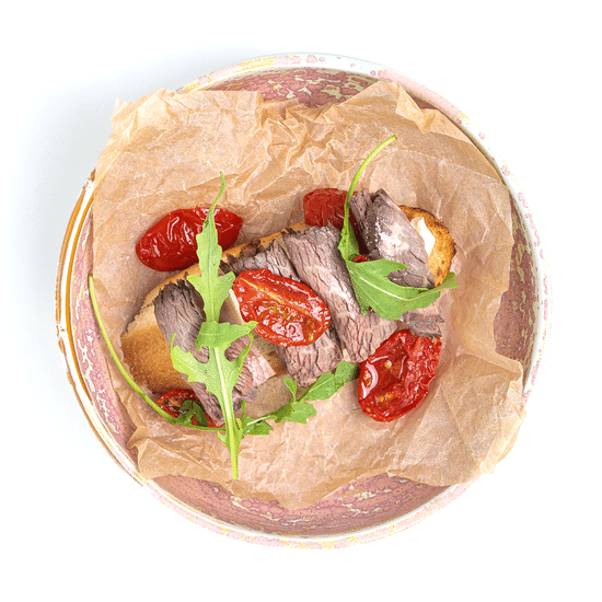 Брускета с ростбифом и печеным перцем