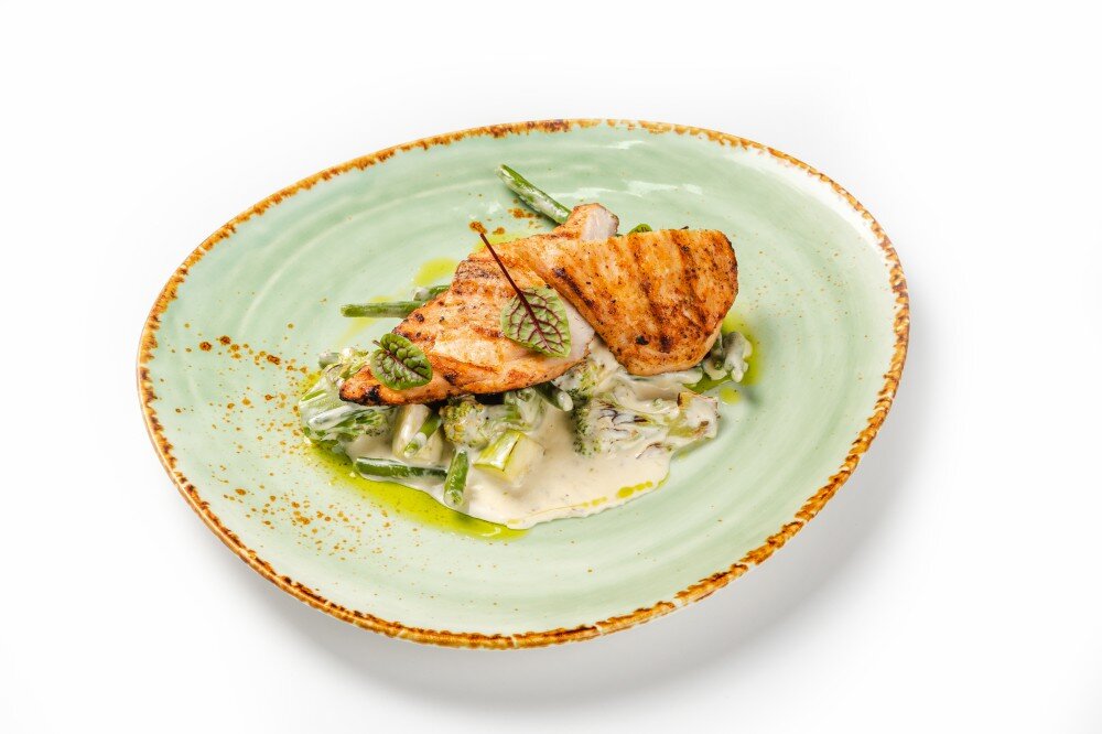 Куриная грудка с зелеными овощами