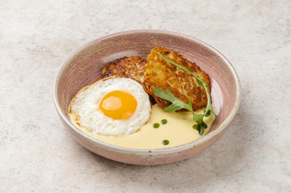 Драники с соусом чеддер