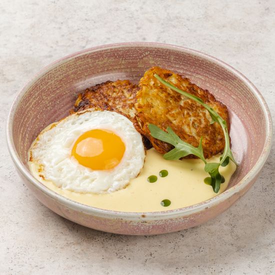 Драники с соусом чеддер