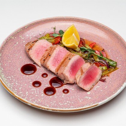 Тунец, жаренный на гриле