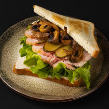 Сендвич с копченой куриной грудкой