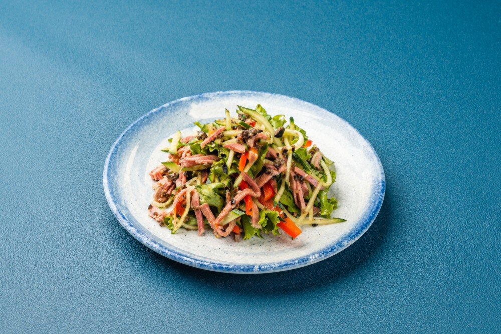 Салат с языком в азиатском соусе