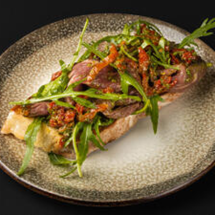 Брускетта с ростбифом