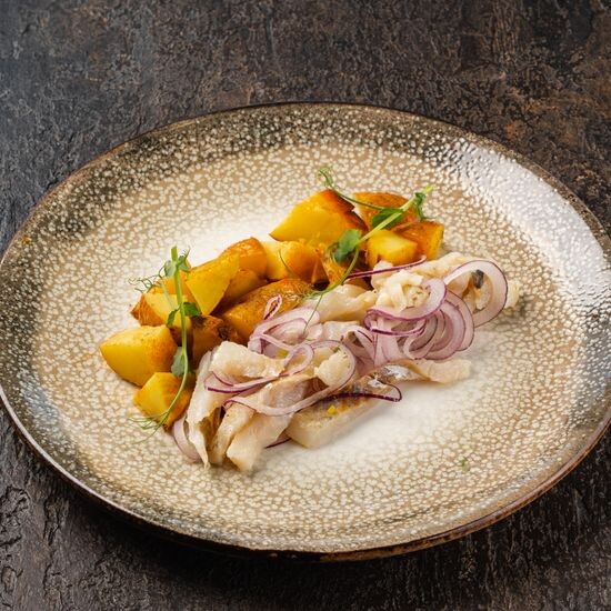 Салат муксун и картофель