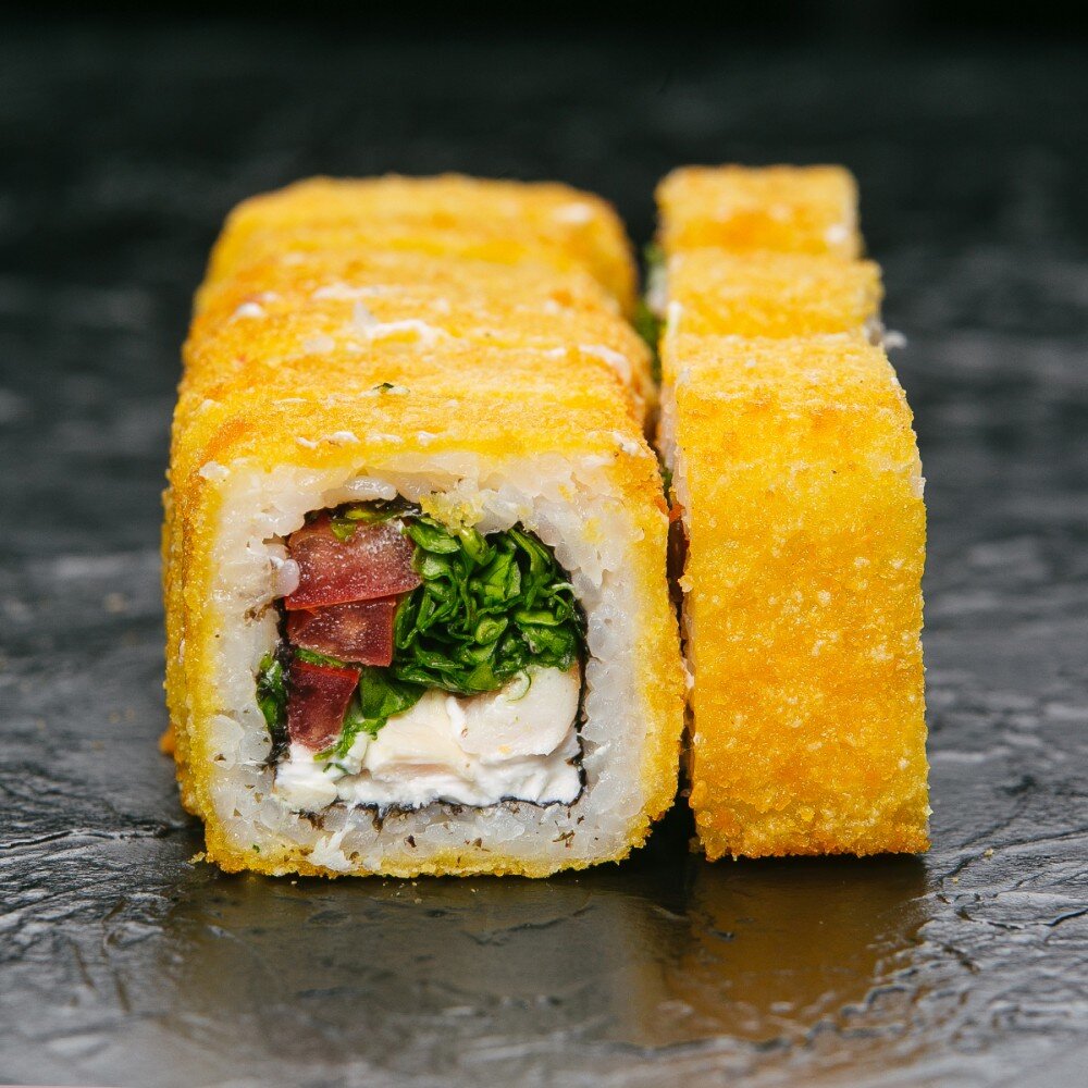 Ролл "Жареный с курицей и соусом
спайси" 8 шт