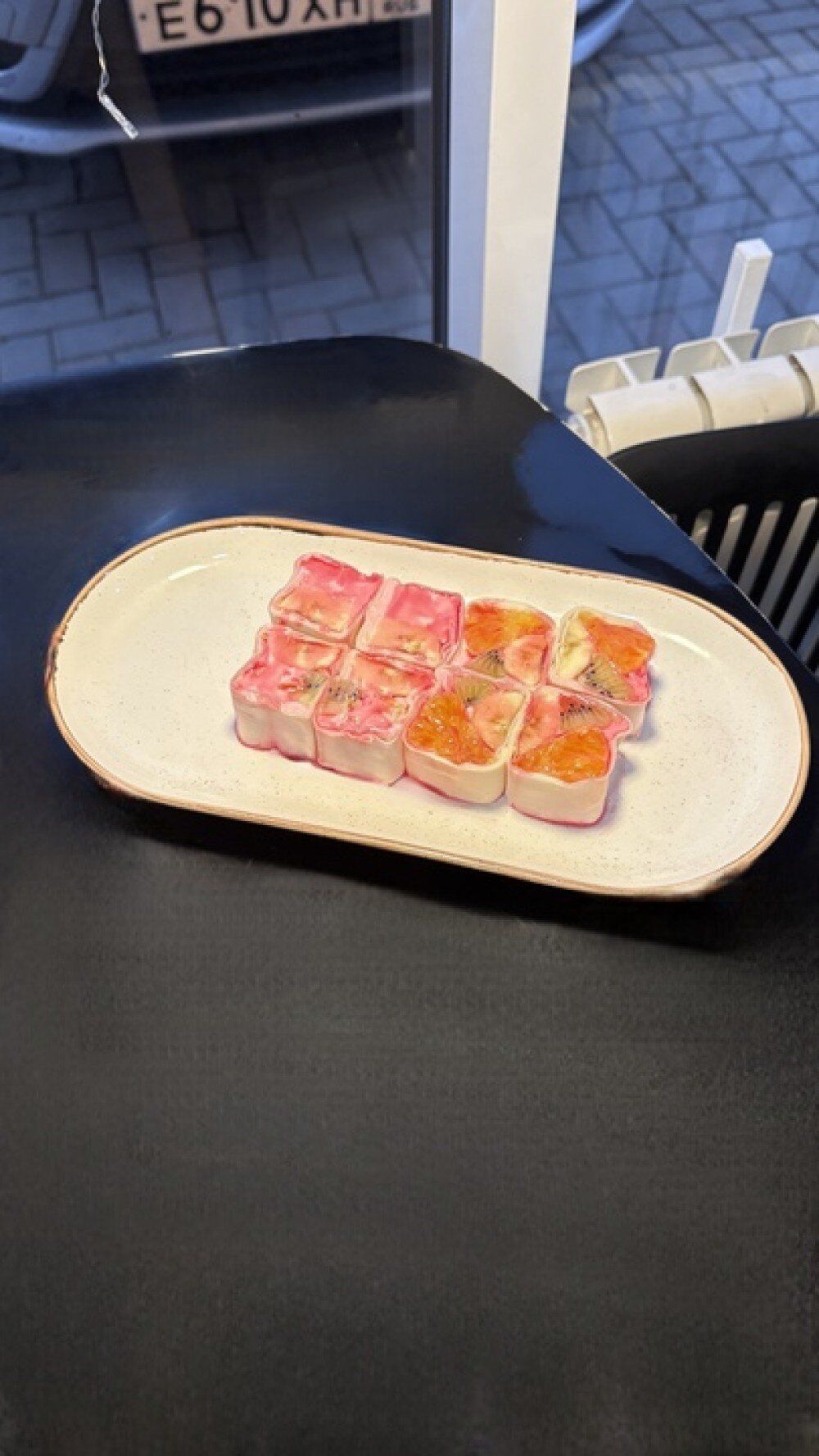 Фруктовый Ролл-Микс с топпингом Вишня