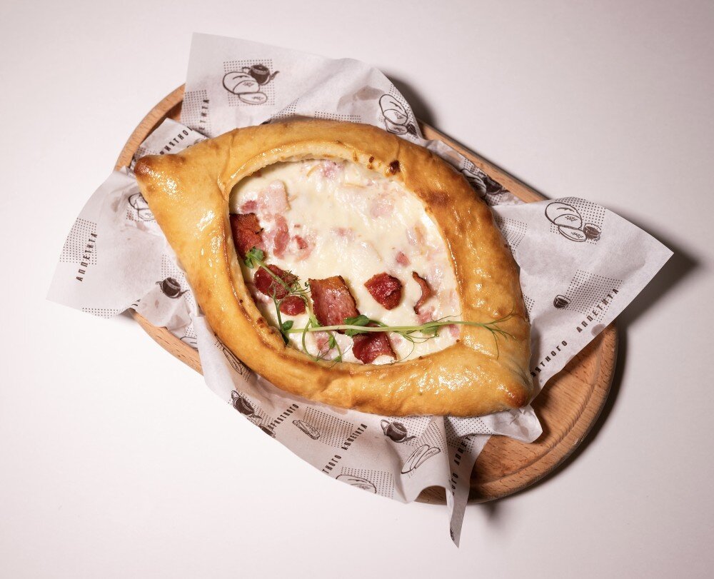 Хачапури аджарский с беконом