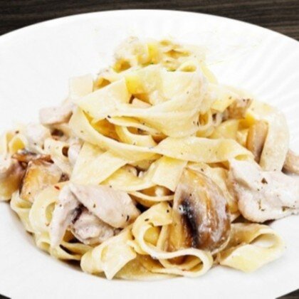 Паста "Тальятелле с куриным филе и свежими шампиньонами"
