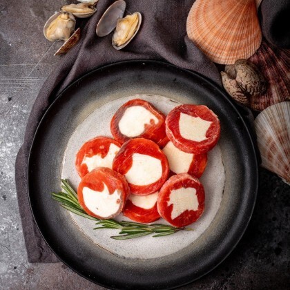 Рулетики из нерки с сырной начинкой