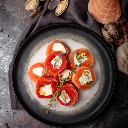 MIX слабосоленых рулетиков (форель, нерка)