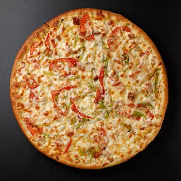 Пицца с курицей и халапеньо