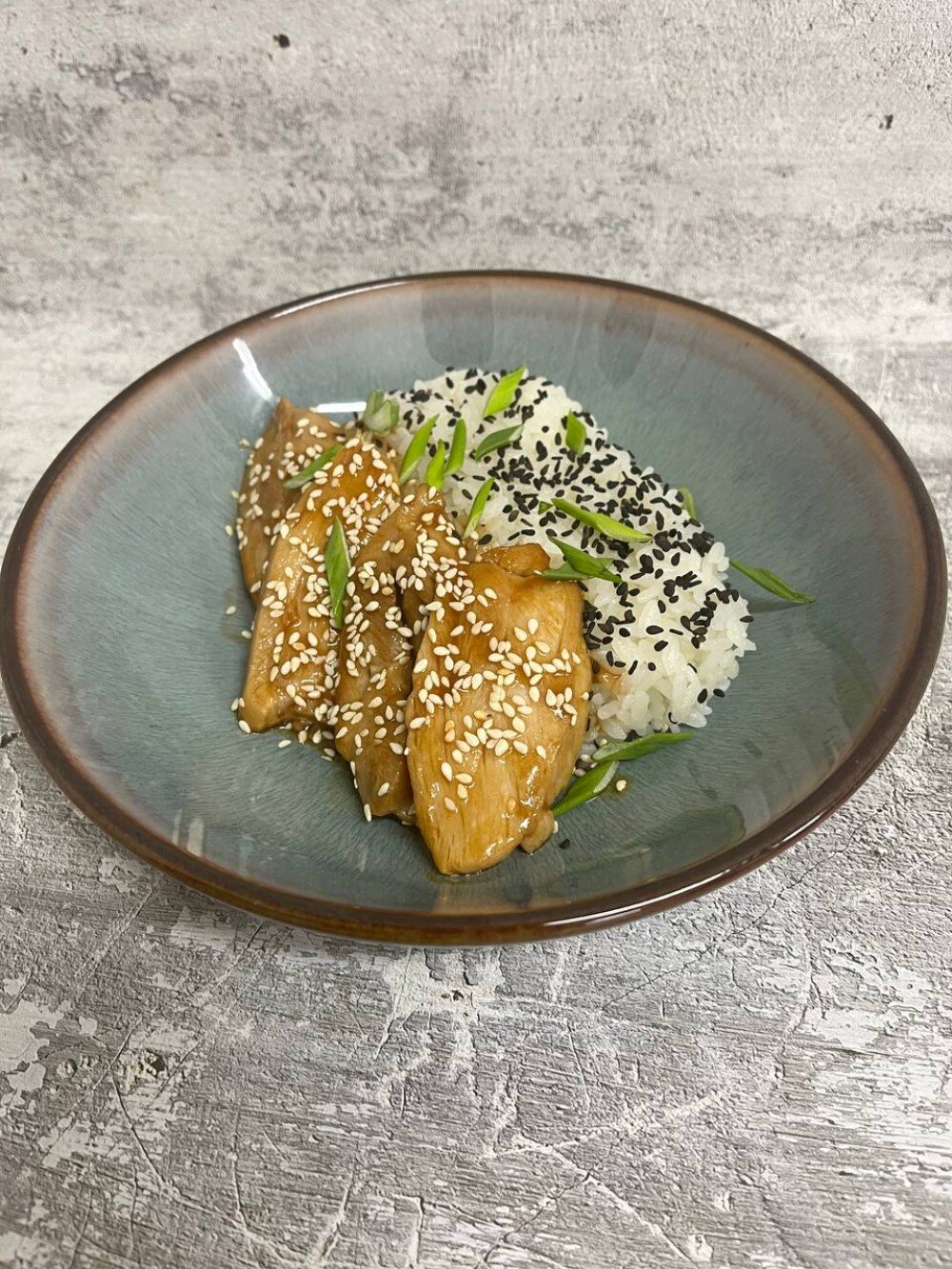 Пряная курица на рисе