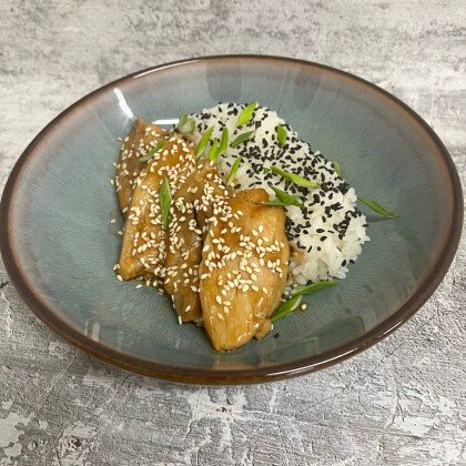 Пряная курица на рисе