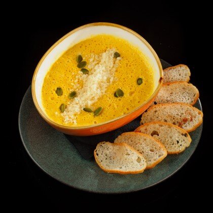 Крем-суп из тыквы с несанкционным пармезаном