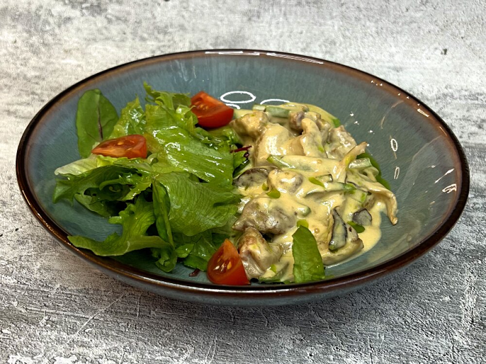 Салат с индейкой в горчичном соусе