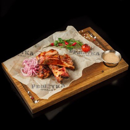 Хрюшкины мясистые рёбра с подкопчённым соусом