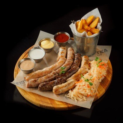 Пивная тарелка с колбасами