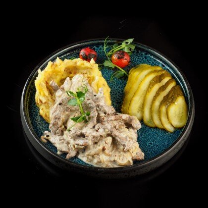 Коровкины филейности по-строгановски с пушистой пюрехой