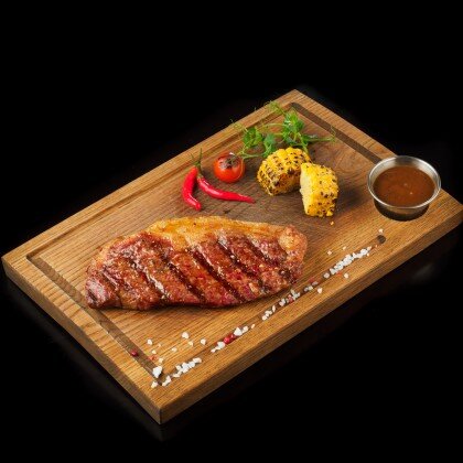 Стриплойн L (тонкий край) с перечно-коньячным соусом