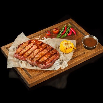 Рибай L (толстый край) с перечно-коньячным соусом