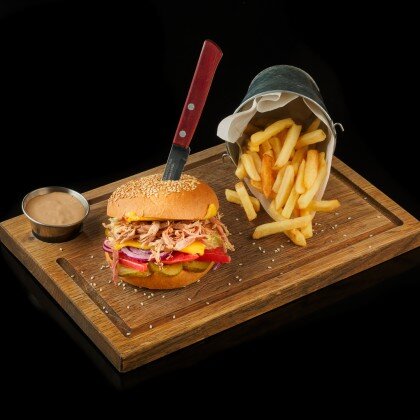 Бургер с рваной свининой из смокера