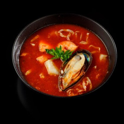 Супец помидоровый с морскими гадами (мидиями, креветками и кальмарами)