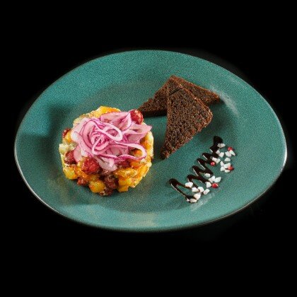 Баварский салат (тёплый) с охотничьими колбасками, картохой, огурцами из банки и горчичной заправкой