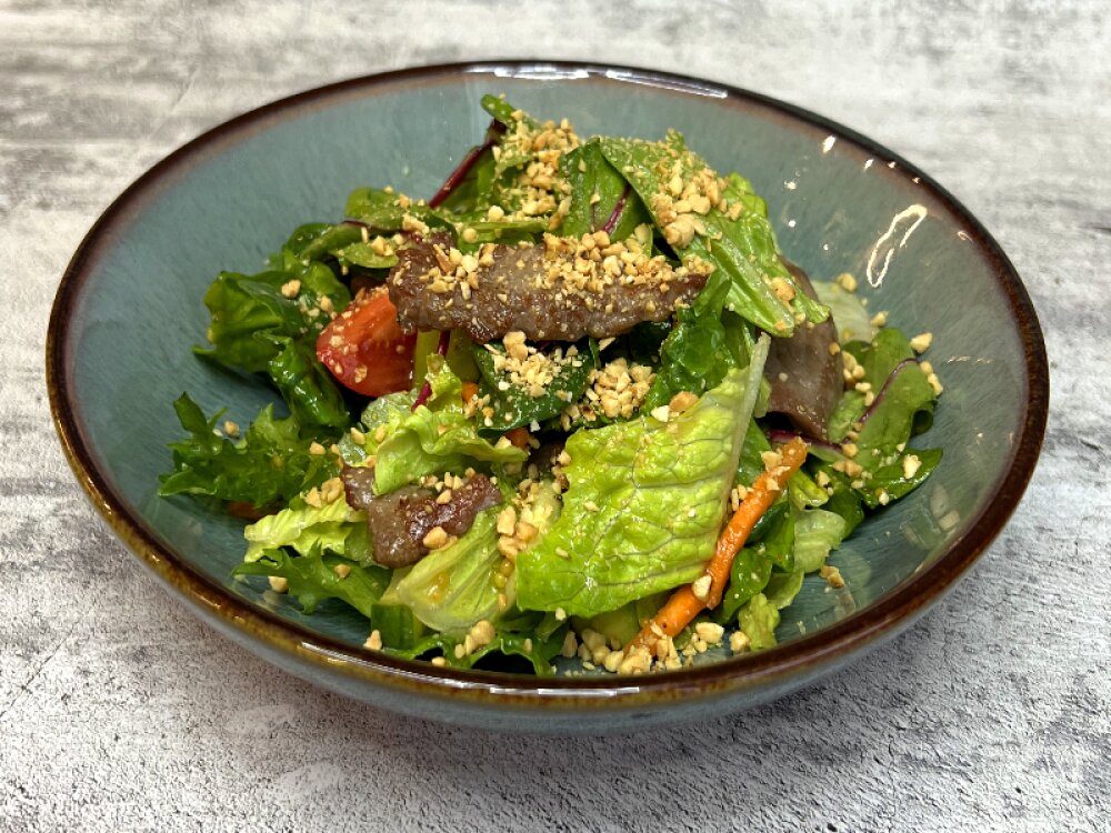 Теплый салат с говядиной