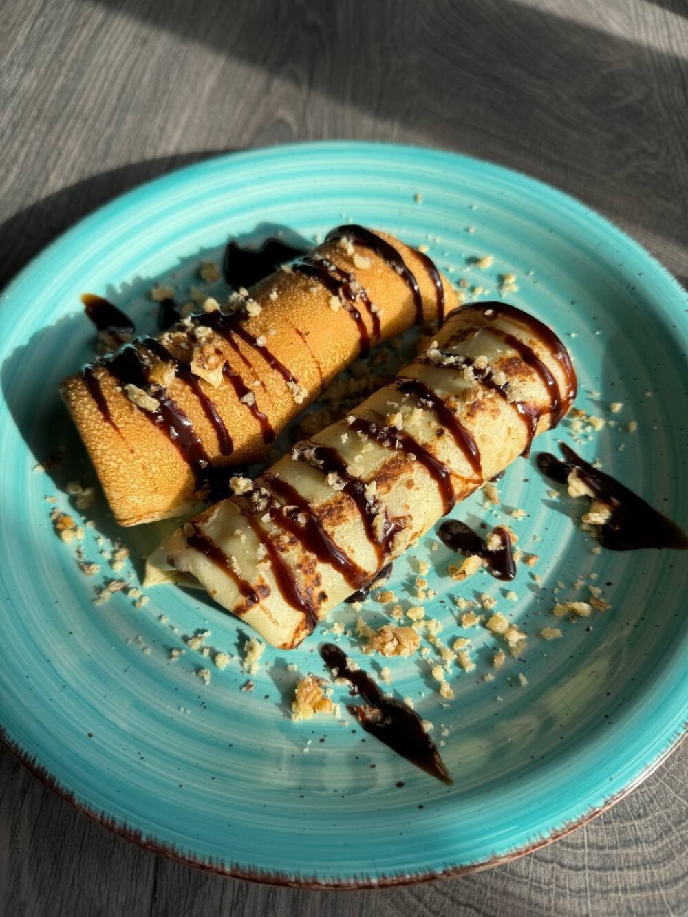 Ролл блинчики с вареной сгущенкой и арахисом