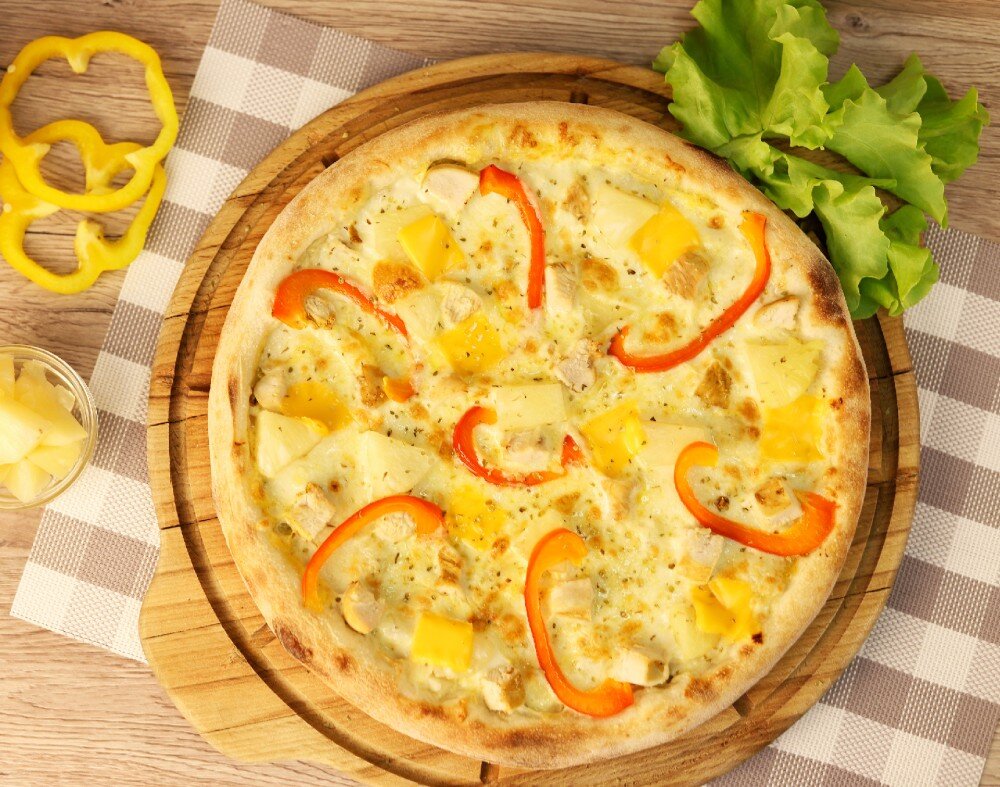 Пицца "Гавайская" с ананасами 40 см/1150 г