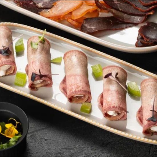 Язык говяжий с сыром и чесноком