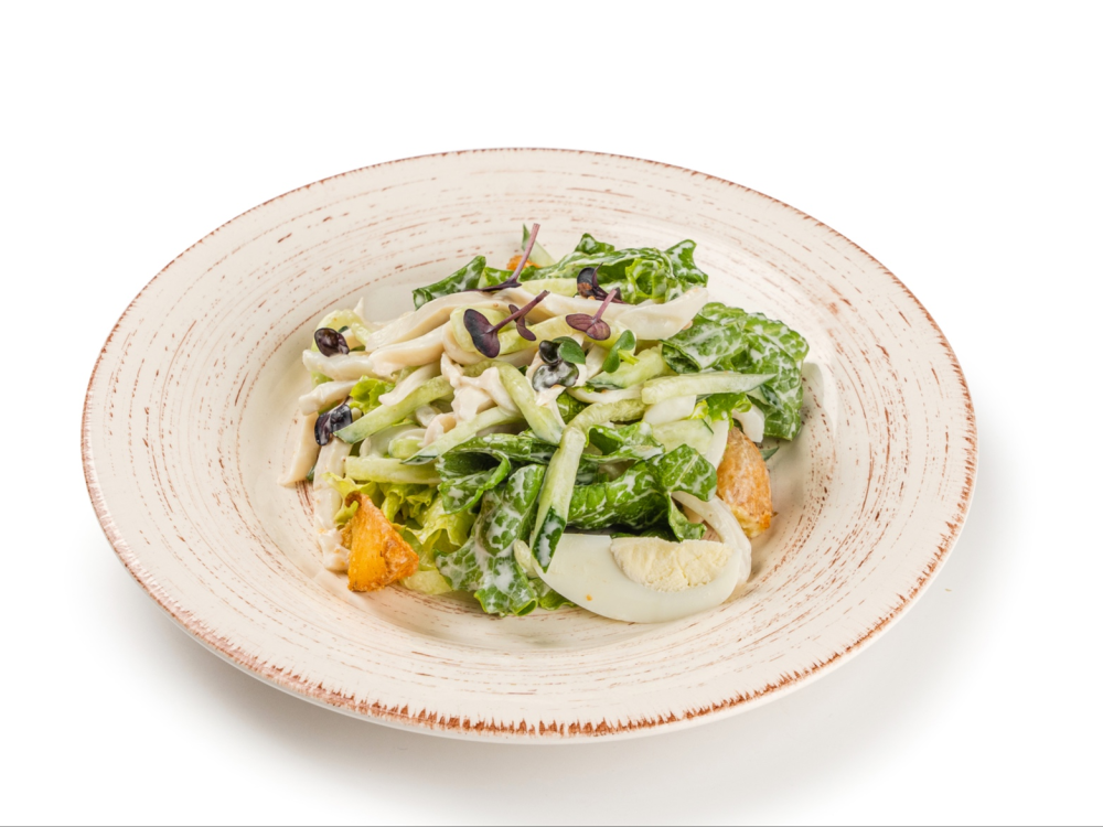 Салат с кальмаром и ореховым соусом