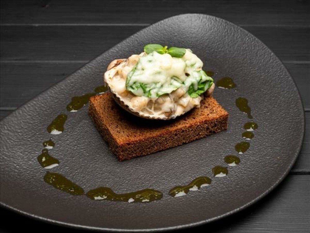 Жюльен из гребешка и белых грибов