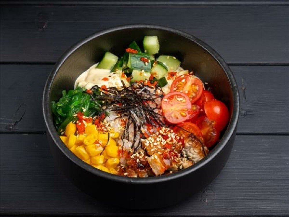 Салат поке с угрём