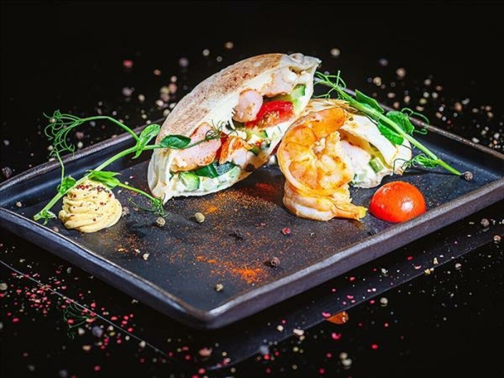 Закрытый бургер с креветками