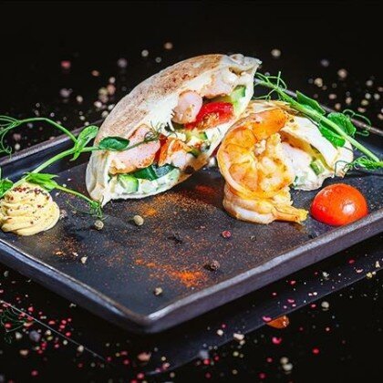 Закрытый бургер с креветками