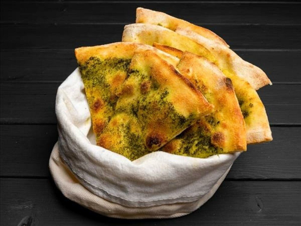 Фокачча с соусом песто
