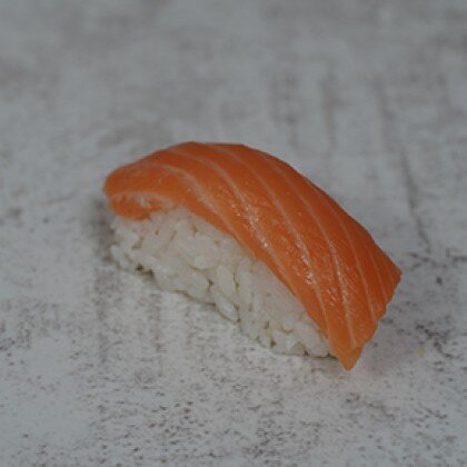 Лосось суши