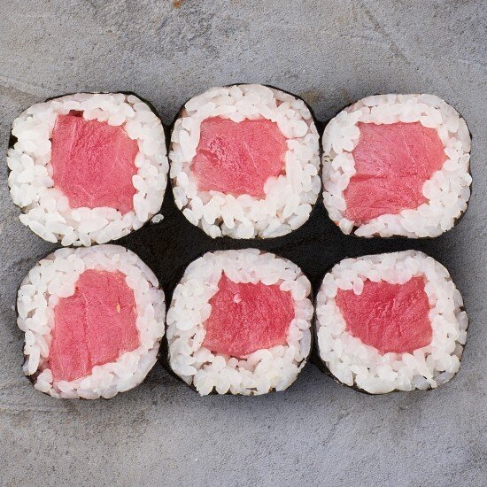 Ролл с тунцом