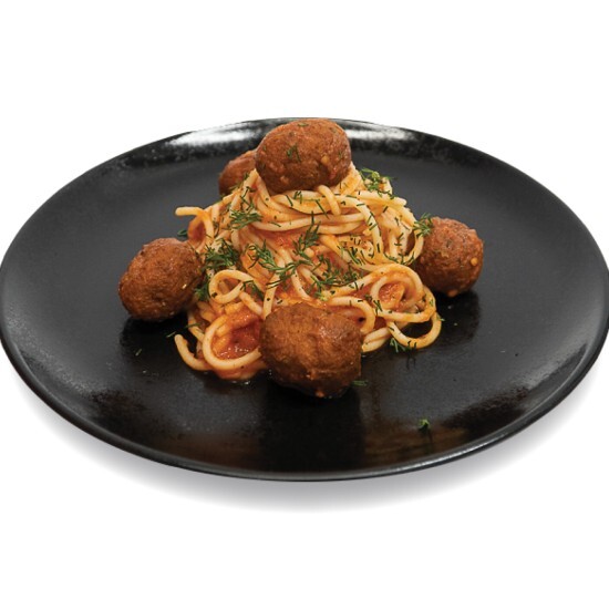 Спагетти с фрикадельками в томатном соусе