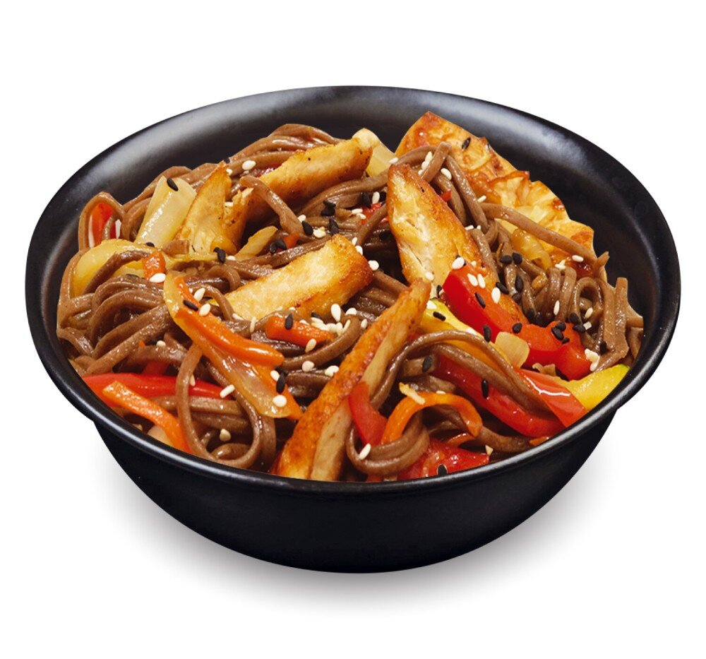 Соба с овощами и курицей